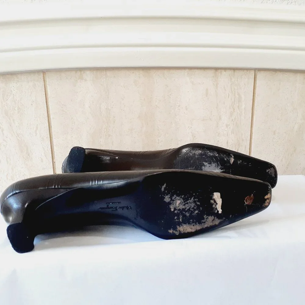 Ferragamo Gancini Symbol Embossed Pump